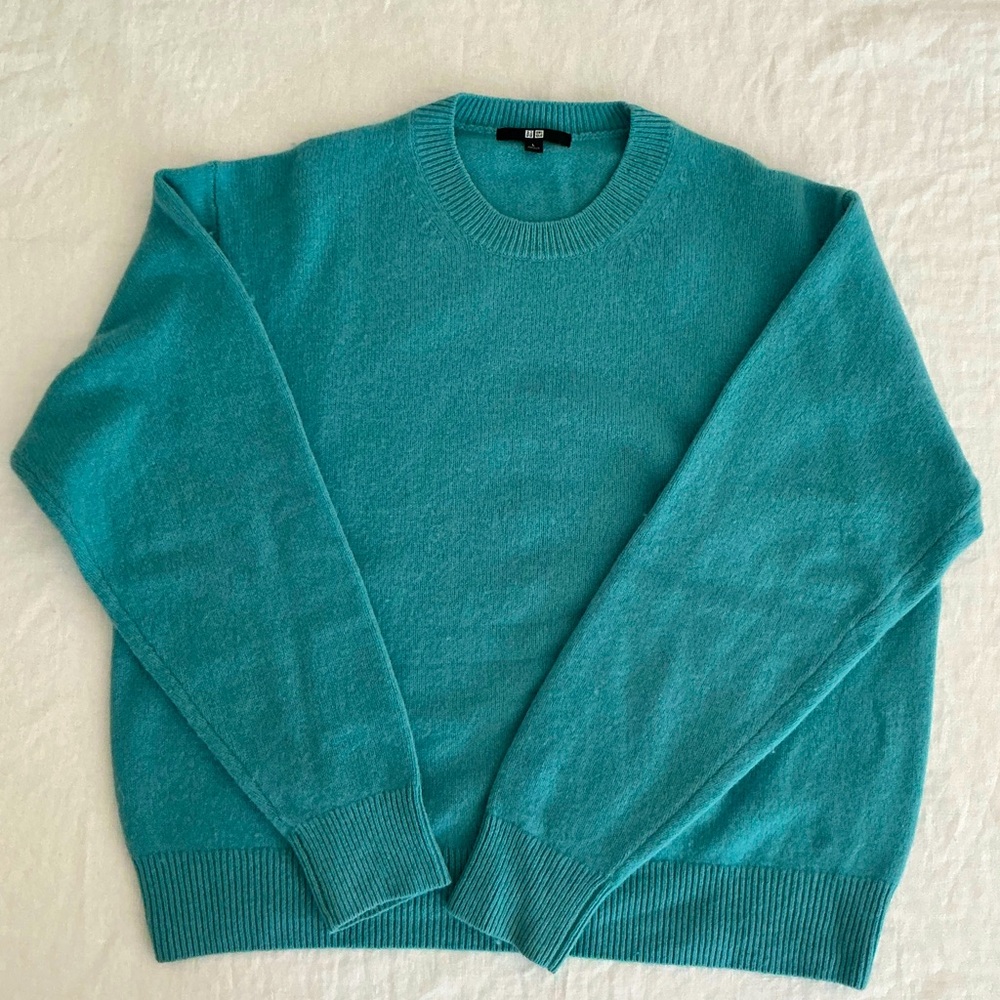 Uniqlo Women’s Lambswool Crew Neck Sweater